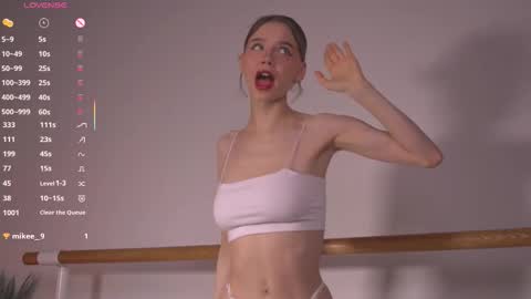 Evy  online show from September 2025 11:10:02 PM