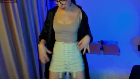 Stephanie online show from October 2025 04:17:02 PM