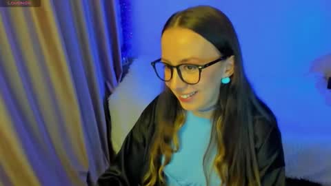 Stephanie online show from October 2025 06:04:01 PM