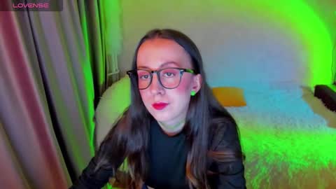 Stephanie online show from February 2026 07:52:01 PM