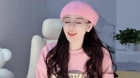 Snapshot of happysweetie168 chatting on December 2024 01:40:01 PM Daisy online show from December 2024 01:40:01 PM