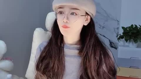 Snapshot of happysweetie168 chatting on December 2024 04:13:01 AM Daisy online show from December 2024 04:13:01 AM