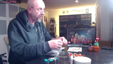 MrLazy online show from December 2024 04:25:02 PM