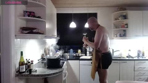 MrLazy online show from December 2024 03:33:02 PM