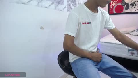 Snapshot of hardsexlove08 chatting on December 2024 04:48:02 AM Andres Dean online show from December 2024 04:48:02 AM