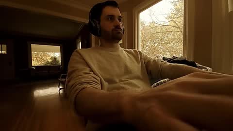 Tom online show from November 2025 11:37:02 PM