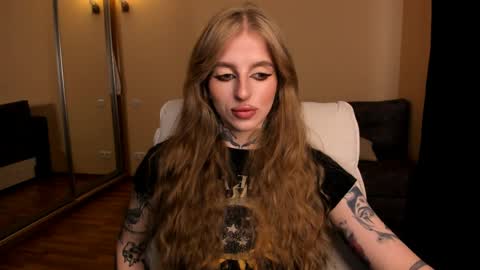 Julia online show from May 2026 05:35:01 AM