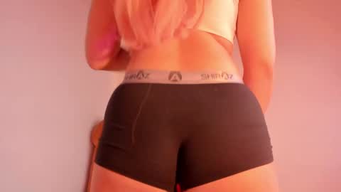 Annie online show from October 2025 05:39:01 AM