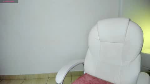 Snapshot of harleyqueen_robbie chatting on January 2025 11:26:01 PM harleyqueen_robbie online show from January 2025 11:26:01 PM
