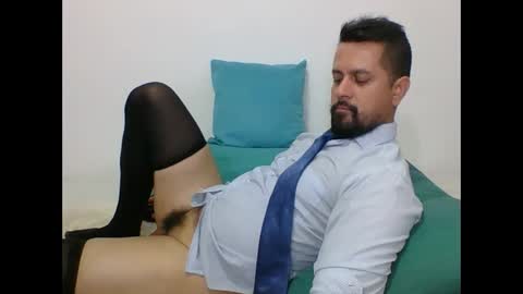 Snapshot of harry_goldenmillerx10fun chatting on November 2025 10:32:02 PM Harry online show from November 2025 10:32:02 PM