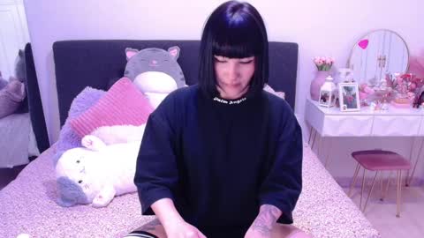 Snapshot of hatzukoi_miaow chatting on December 2024 01:07:02 AM petunia online show from December 2024 01:07:02 AM