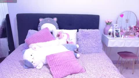Snapshot of hatzukoi_miaow chatting on December 2024 04:31:02 AM petunia online show from December 2024 04:31:02 AM
