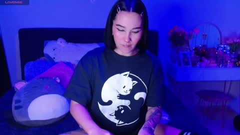 Snapshot of hatzukoi_miaow chatting on December 2024 10:56:02 AM petunia online show from December 2024 10:56:02 AM