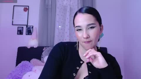 Snapshot of hatzukoi_miaow chatting on January 2025 01:52:01 PM petunia online show from January 2025 01:52:01 PM