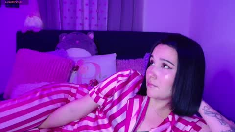 Snapshot of hatzukoi_miaow chatting on January 2025 08:19:02 PM petunia online show from January 2025 08:19:02 PM