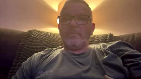 hawks2113 online show from April 2026 11:24:01 PM