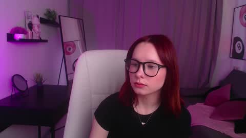 Mia online show from March 2026 07:33:02 AM