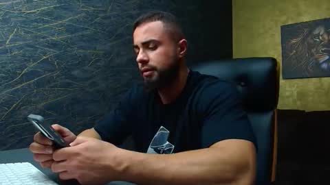 HayesWood online show from November 2025 05:39:02 AM