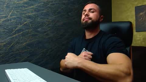 HayesWood online show from November 2025 06:01:01 AM