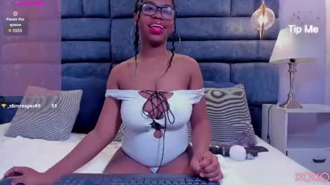 hazel_lanee online show from June 2026 05:48:01 AM