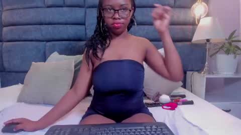 hazel_lanee online show from June 2026 06:29:02 AM