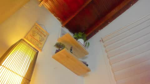 Im Hazel online show from December 2024 10:34:01 PM