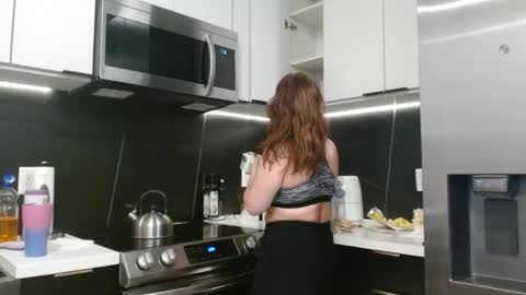 Hazel online show from October 2025 08:35:01 PM