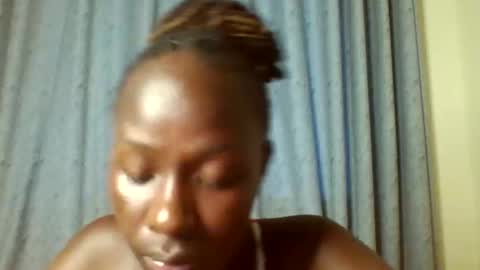 hazel_tess online show from November 2025 12:37:01 PM