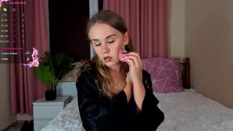 Snapshot of hazeltrue chatting on September 2025 03:39:01 PM hazeltrue online show from September 2025 03:39:01 PM