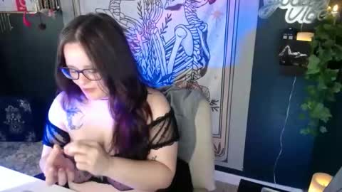 Snapshot of hazeyviolet333 chatting on April 2026 08:51:01 PM HazeyViolet333 online show from April 2026 08:51:01 PM