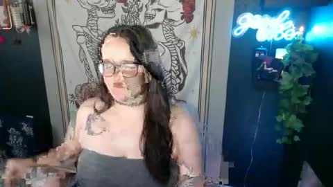 Snapshot of hazeyviolet333 chatting on April 2026 07:42:01 PM HazeyViolet333 online show from April 2026 07:42:01 PM