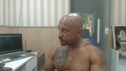 hebertgomes online show from November 2025 05:01:02 PM