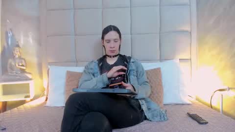 Snapshot of hecate1_ chatting on September 2025 07:52:01 PM Keira Hecate online show from September 2025 07:52:01 PM