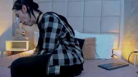 Snapshot of hecate1_ chatting on October 2025 08:26:01 PM Keira Hecate online show from October 2025 08:26:01 PM