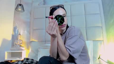 Snapshot of hecate1_ chatting on November 2025 08:31:01 PM Keira Hecate online show from November 2025 08:31:01 PM