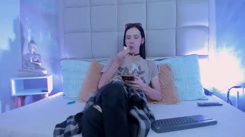 Snapshot of hecate1_ chatting on November 2025 07:18:02 PM Keira Hecate online show from November 2025 07:18:02 PM