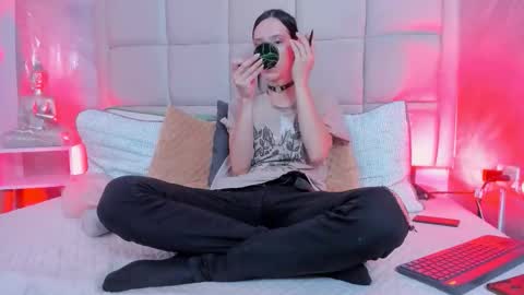 Snapshot of hecate1_ chatting on November 2025 08:20:01 PM Keira Hecate online show from November 2025 08:20:01 PM