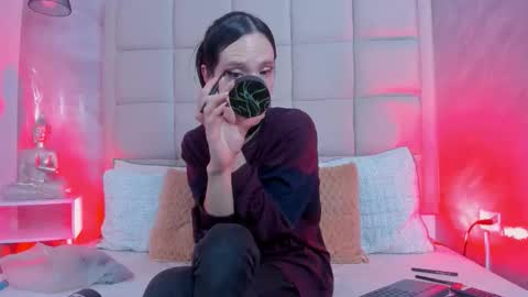 Snapshot of hecate1_ chatting on November 2025 08:11:01 PM Keira Hecate online show from November 2025 08:11:01 PM