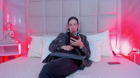 Snapshot of hecate1_ chatting on November 2025 08:01:01 PM Keira Hecate online show from November 2025 08:01:01 PM