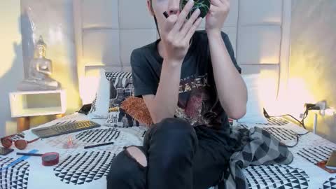 Snapshot of hecate1_ chatting on December 2025 07:53:02 PM Keira Hecate online show from December 2025 07:53:02 PM