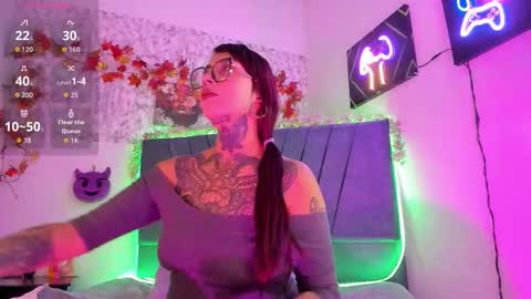 Snapshot of hecate_queen chatting on October 2025 12:20:01 PM Hecate Queen online show from October 2025 12:20:01 PM