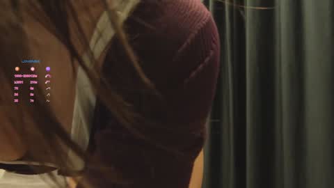 Snapshot of hee_jeen chatting on October 2025 06:09:01 PM Jeen online show from October 2025 06:09:01 PM