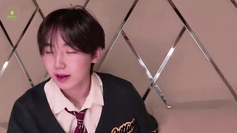 HEEJIN online show from October 2025 04:19:02 AM