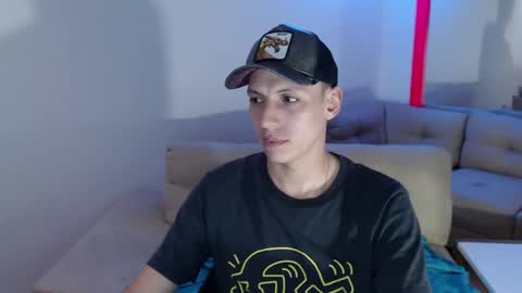 Snapshot of hefesto_69 chatting on March 2025 10:43:02 PM hefesto_69 online show from March 2025 10:43:02 PM