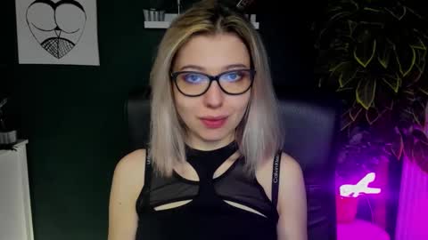 Snapshot of heidi_pleasure chatting on January 2025 05:42:01 AM Heidi online show from January 2025 05:42:01 AM