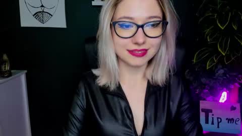 Snapshot of heidi_pleasure chatting on January 2025 10:29:02 AM Heidi online show from January 2025 10:29:02 AM
