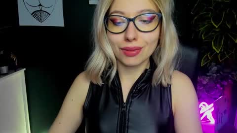 Snapshot of heidi_pleasure chatting on February 2025 10:47:02 AM Heidi online show from February 2025 10:47:02 AM
