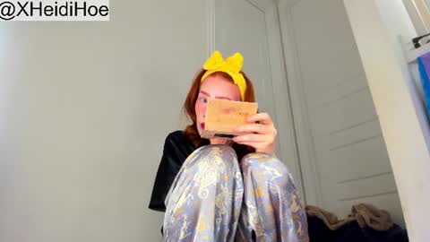 Snapshot of heidiandfriends chatting on June 2026 06:40:01 AM Manyvids online show from June 2026 06:40:01 AM