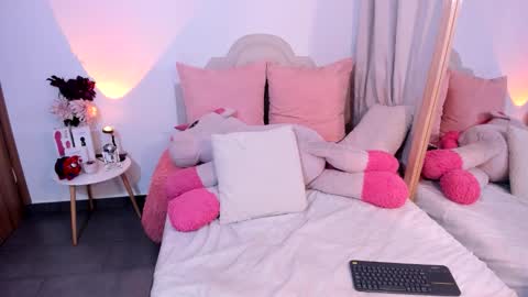 Snapshot of heidimountain chatting on February 2026 11:03:02 PM Anny Ferreiro online show from February 2026 11:03:02 PM