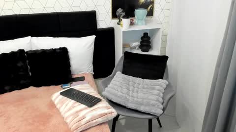 Snapshot of heidixcutie chatting on February 2025 04:48:02 AM Heidi online show from February 2025 04:48:02 AM